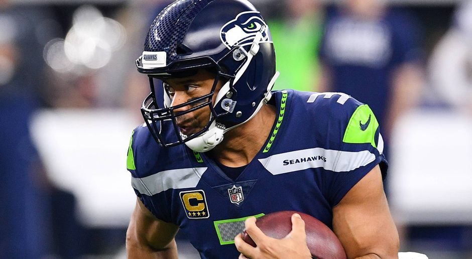 
                <strong>Russell Wilson (Seattle Seahawks)</strong><br>
                Hat wie Rodgers noch zwei Jahre Vertrag, kommt 2019 auf bis zu 25 Millionen Dollar. Aber: Wie "Pro Football Talk" mit Verweis auf eine Quelle im Umfeld der Seattle Seahawks berichtet, geht das Lager des Quarterbacks davon aus, dass Seattle den Vertrag des 29-Jährigen auslaufen lässt und ihn 2020 mit dem Franchise Tag für ein weiteres Jahr bindet. Nach aktuellem Stand bekäme Wilson unter diesen Voraussetzungen ein Jahresgehalt von 30,34 Millionen Dollar.
              