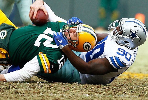 
                <strong>Dallas Cowboys vs. Green Bay Packers</strong><br>
                Es bleibt ein hart umkämpftes Spiel. Die Gäste können zunächst auf 21:13 davonziehen, doch mit einem Touchdown kurz vor Ende des dritten Viertels verkürzen die "Cheeseheads" auf 20:21.
              