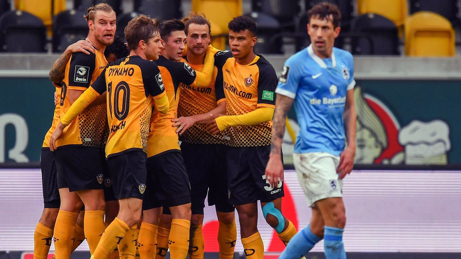 
                <strong>Erfolgsserie Ende 2020</strong><br>
                Durch eine Serie von acht Spielen ohne Niederlage schaffte Dynamo Dresden von Mitte November bis zum Jahresende den Sprung auf die Aufstiegsplätze, holte dabei 22 von 24 möglichen Punkten. 
              