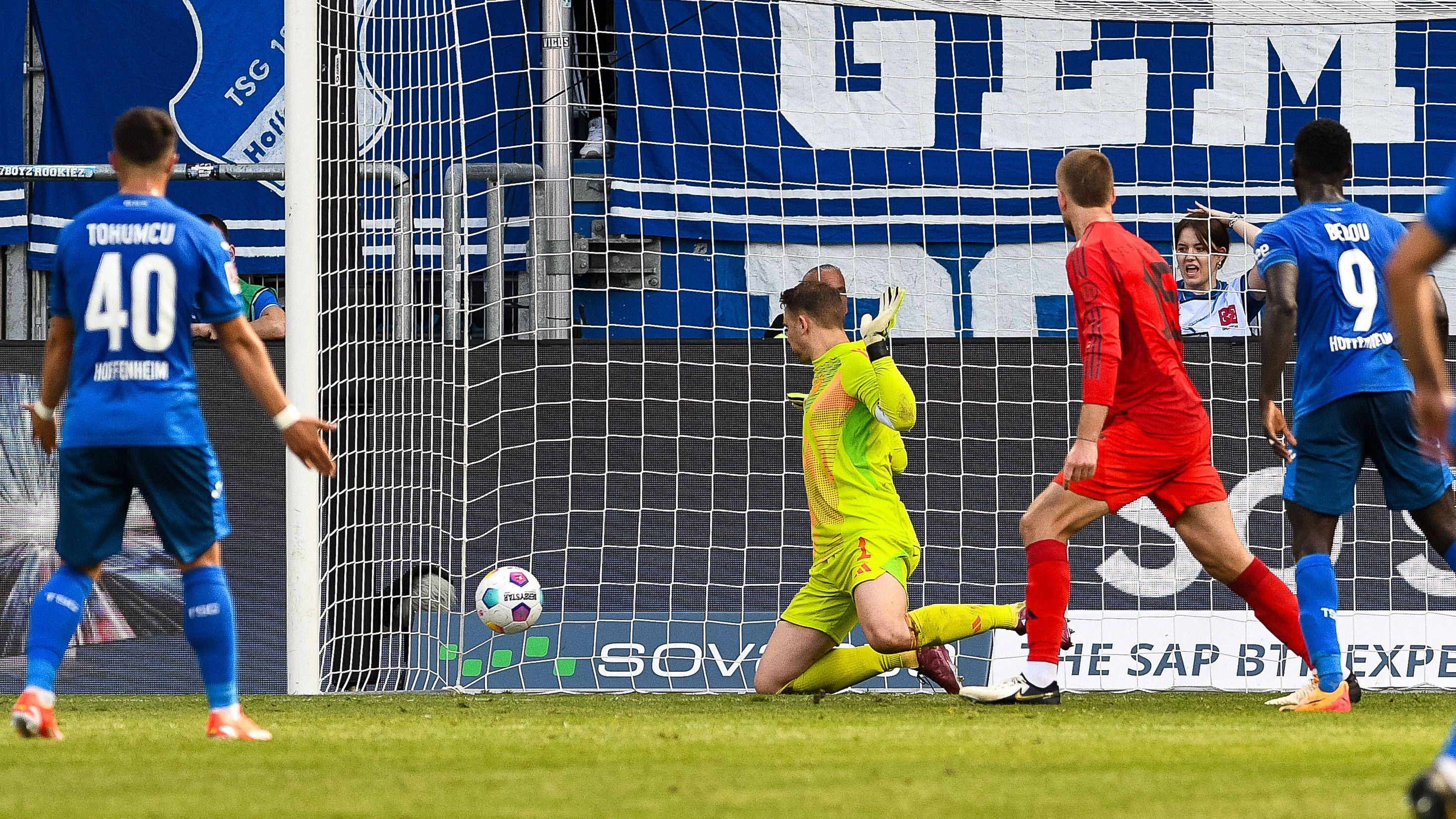 <strong>30 Gegentore in der Rückrunde - schlechter als Union Berlin</strong><br>Vier Treffer schenkte Hoffenheim dem FCB am letzten Spieltag der Saison ein, die Gegentore 27, 28, 29 und 30 der Rückrunde. Unter den besten sieben Klubs der Rückrundentabelle stehen die Bayern damit mit Abstand am schlechtesten da, Meister Bayer Leverkusen kassierte nur zwölf Gegentreffer.