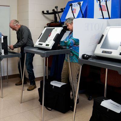 Immer mehr Verschwörungstheorien: US-Wahlhelfer sind nervös