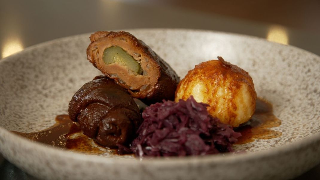 Wie du vegane Rouladen mit Seitan zubereiten kannst, erfährst du im Rezept unten.