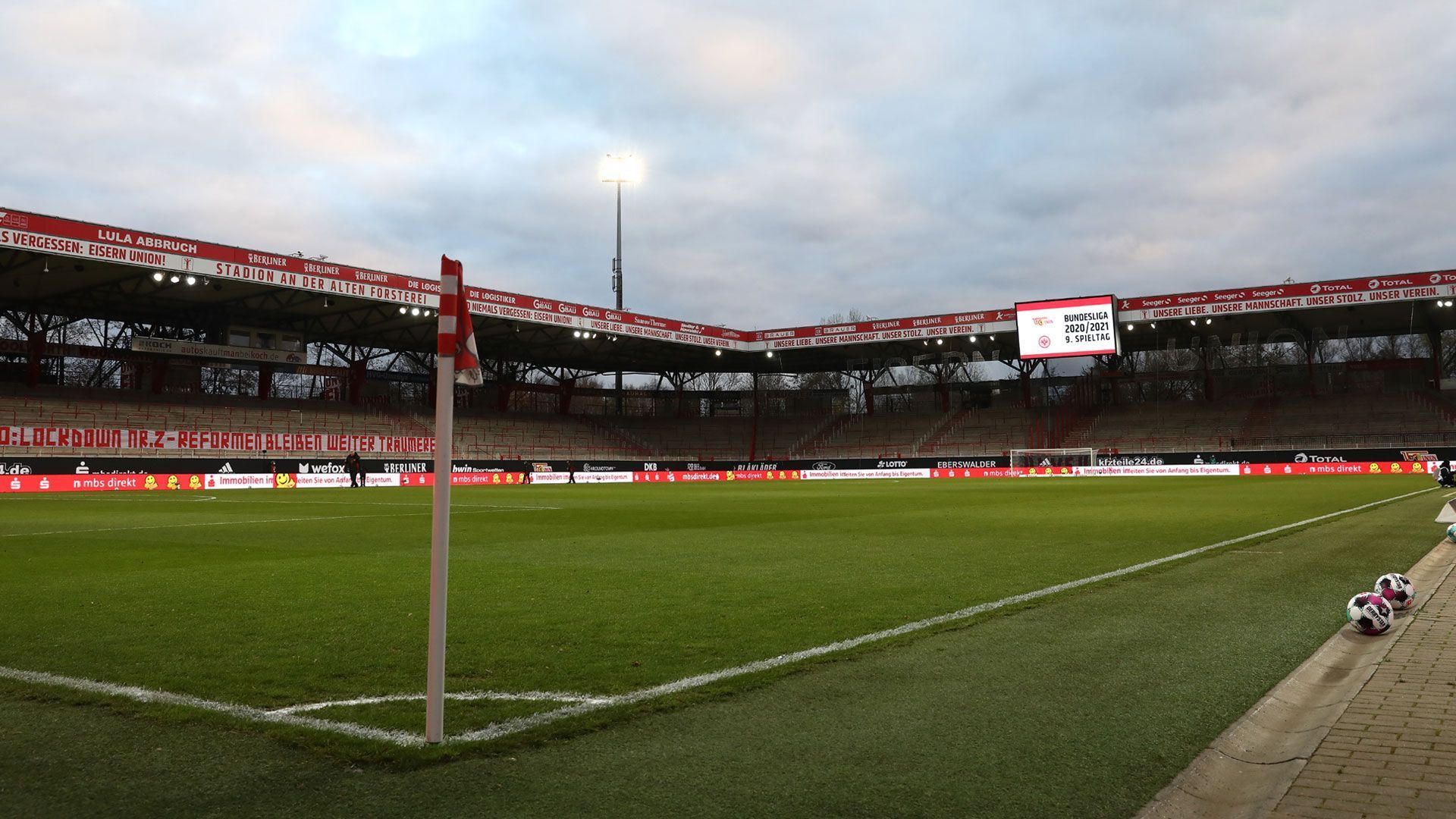 
                <strong>Platz 8: Stadion An der Alten Försterei</strong><br>
                Gesamtbewertung: 4,50 -Stadt: Berlin (Deutschland) - Verein: Union Berlin
              