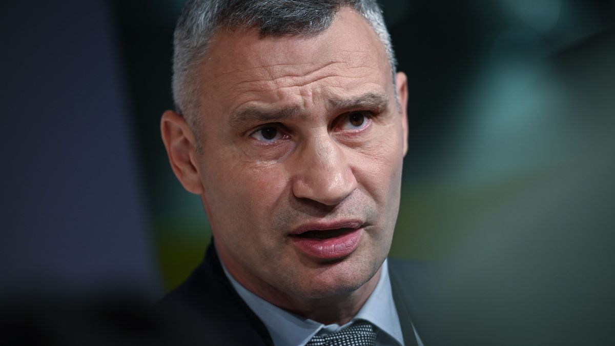 Vitali Klitschko, Bürgermeister von Kiew spricht mit Journalisten bei der Ukraine-Wiederaufbaukonferenz. (Archivbild) 