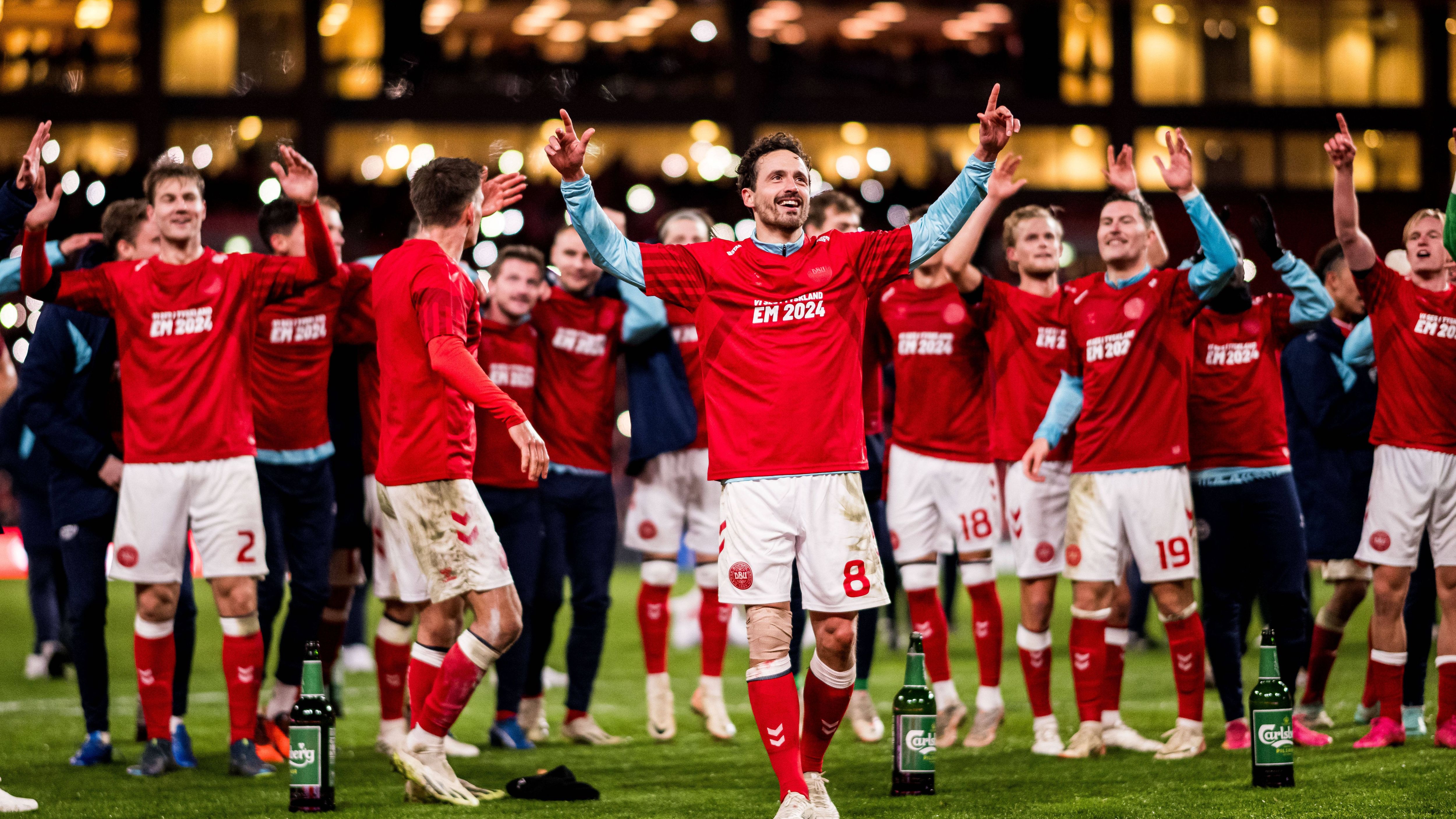 <strong>Dänemark</strong><br>Nach neun Spielen dürfen die Dänen die EM-Qualifikation feiern. Durch ein Tor des früheren Bundesliga-Profis Thomas Delaney sicherte sich Dänemark einen 2:1-Heimsieg gegen den direkten Konkurrenten Slowenien und ist damit erneut bei einer EM-Endrunde mit dabei.