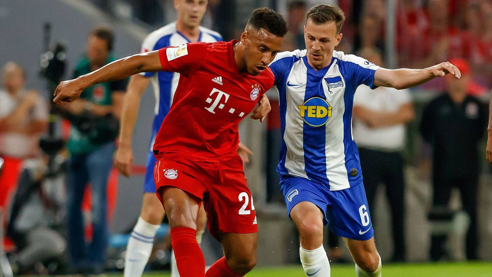 
                <strong>Corentin Tolisso</strong><br>
                Geht weite Wege im Mittelfeld und liefert eine ordentliche Leistung im Zentrum der Münchner. Bekommt es im Zentrum häufig mit Grujic zu tun. Sicher im Passspiel und Zweikampfverhalten. Feiner Ball in der 20. Minute diagonal über das Feld auf den freien Coman. Scheitert mit seinem Abschluss aus aussichtsreicher Position allerdings kläglich (72.). ran-Note: 3
              