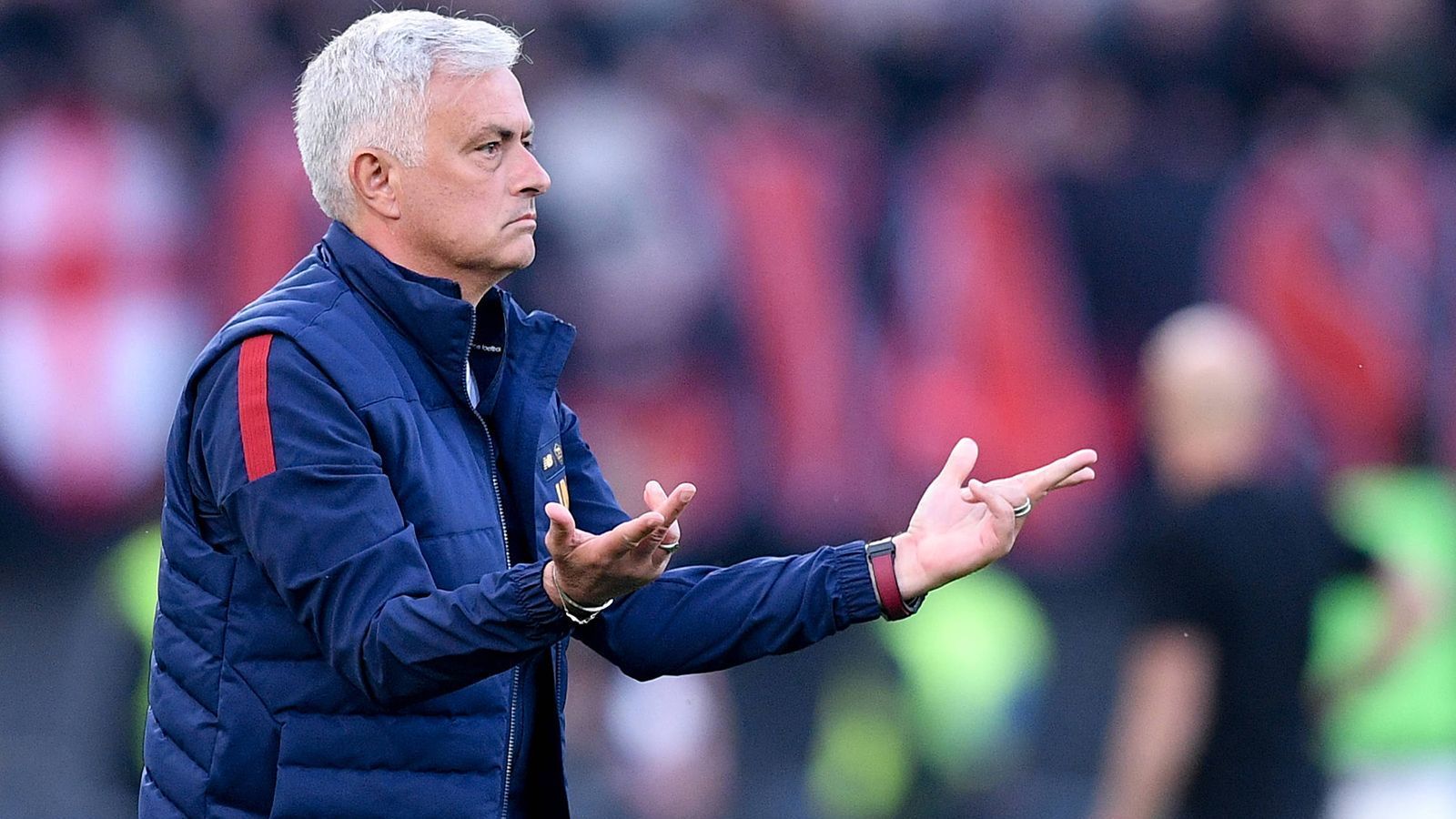 <strong>Jose Mourinho</strong><br>
                Das gilt auch für Jose Mourinho, der bis Mitte Januar bei der AS Rom unter Vertrag stand. Nachdem der Portugiese zunächst erfolgreich war und 2021/22 die Conference League gewann, ging es vor allem in dieser Saison bergab. Er wurde bereits mit dem FC Barcelona als möglicher Xavi-Nachfolger in Verbindung gebracht.
