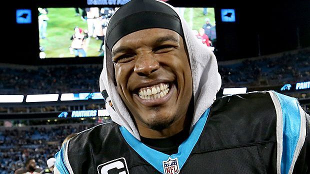 
                <strong>Carolina Panthers</strong><br>
                3. Platz - Carolina Panthers: Ich sehe die Panthers trotz der starken Regular Season und Cam Newton in MVP-Form nur auf Platz drei. Newton muss in den Playoffs noch beweisen, dass er es kann. So lange er das nicht gemacht hat, traue ich ihm nicht. In den letzten zwei, drei Wochen haben sie sich ordentlich Punkte eingefangen, zum Beispiel gegen die Giants. Die Panthers haben ein starkes Team, keine Frage. Es sind auch keine Verletzten dazugekommen. Aber jetzt müssen sie zeigen, dass sie gegen die Seahawks bestehen können.
              