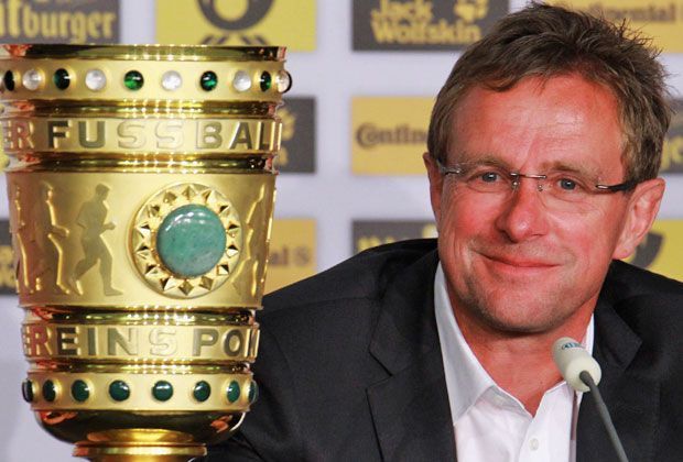 
                <strong>Ralf Rangnick</strong><br>
                Platz 9: Ralf Rangnick mit durchschnittlich 1,23 gewonnenen Punkten in der Bundesliga. Mit ihm gewann Schalke außerdem 2011 den DFB-Pokal. Rangnick hatte schon einmal zuvor das Amt des Schalke-Trainers übernommen, war in der Zeit aber erfolgreicher.
              