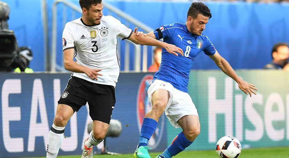 
                <strong>Alesandro Florenzi</strong><br>
                Alessandro Florenzi: Brachte in der 15. Minute den ersten Abschluss für die Italiener auf das Tor. Mit zwei bis drei ungenauen Zuspielen, die für potentielle Gefahr des DFB-Teams sorgten. Nach dem 0:1 mit einigen Katastrophenpässen. ran-Note: 4.
              