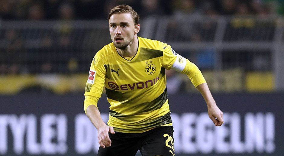 
                <strong>Marcel Schmelzer</strong><br>
                Nachdem der Außenverteidiger schon gegen Bergamo 45 Minuten auf dem Platz stand, startete Kapitän Marcel Schmelzer gegen den FC Augsburg und fiel dabei vor allem im Spiel nach vorne auf. Während Ömer Toprak auf der linken Abwehrseite oft auf sich gestellt war, machte Schmelzer auf dem Flügel seinen Job zumindest souverän. ran-Note: 3.
              