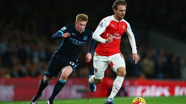 
                <strong>Abwehr: Nacho Monreal.</strong><br>
                Nacho Monreal: Die meisten Angriffe des FC Arsenal gingen über die linke Seite. Das lag vor allem an dem hohen Laufpensum, dass der spanische Linksverteidiger abrief. So schaltete Montreal sich immer wieder in die Offensive ein. Legte in der 52. Minute den Ball mustergültig auf Campbell auf, der das Zuspiel nicht nutzen konnte. ran-Note: 2.
              