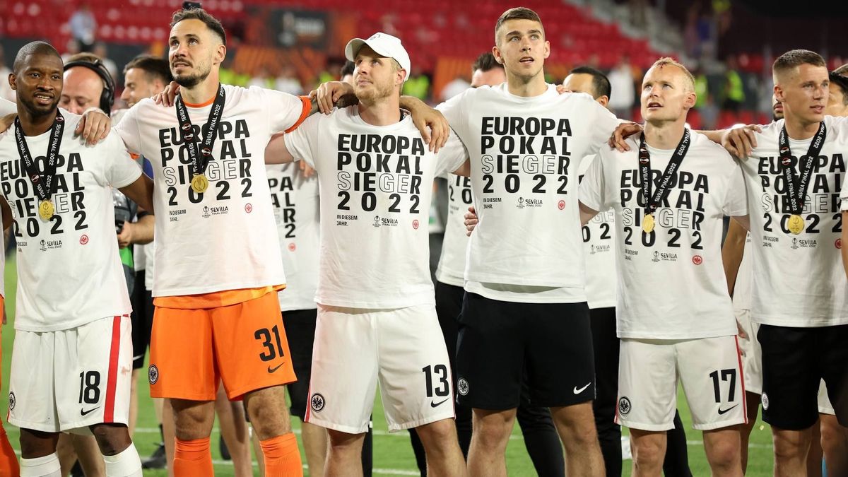 Für Frankfurt gibt es eine Trophäe und viel Geld