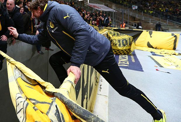 
                <strong>BVB-Fans in Berlin</strong><br>
                Der direkte Kontakt zu den Fans in der Kurve - vielleicht ist das der größte Mutmacher in der schwierigsten Situation des Vereins seit dem Abstieg 1972.
              