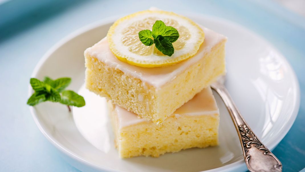 Selbst Zitronenkuchen kannst du low carb und mit Flohsamenschalen zubereiten.