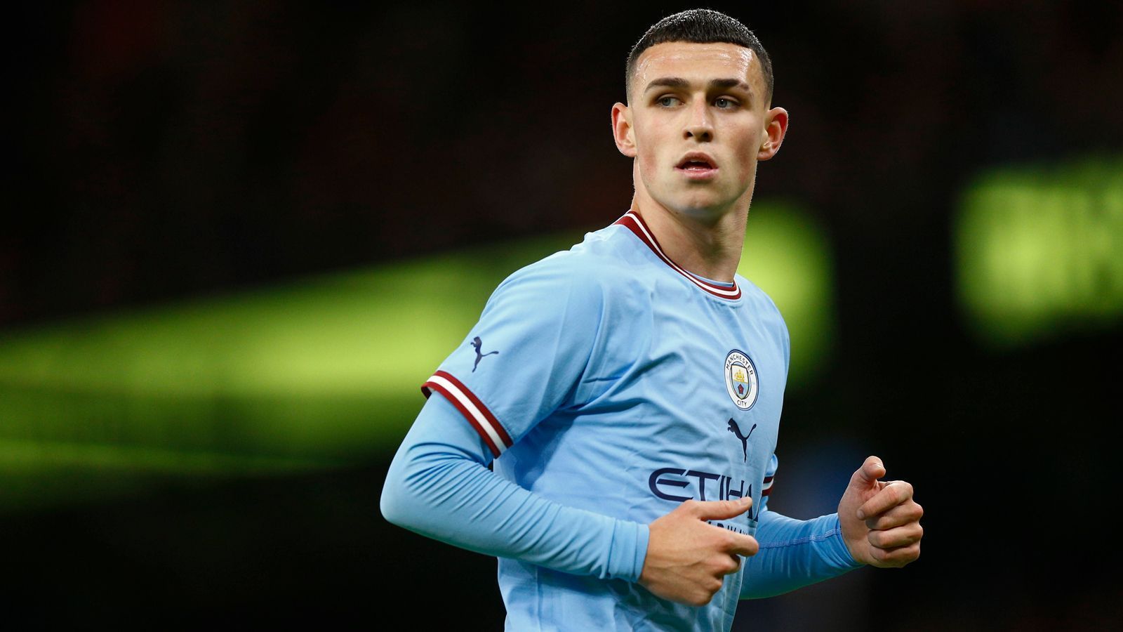 
                <strong>Phil Foden (Manchester City)</strong><br>
                Im Hinspiel noch mit einem Dreierpack beim 6:3-Sieg von City gegen United einer der Matchwinner, gelingt Phil Foden im Old Trafford recht wenig. Dem Engländer fehlt es an Durchsetzungsvermögen gegen die intensiv verteidigenden United-Verteidiger - ein sehr ausbaufähiger Auftritt von Foden. Nach nicht einmal einer Stunde wird er von Coach Pep Guardiola ausgewechselt. ran-Note: 5
              