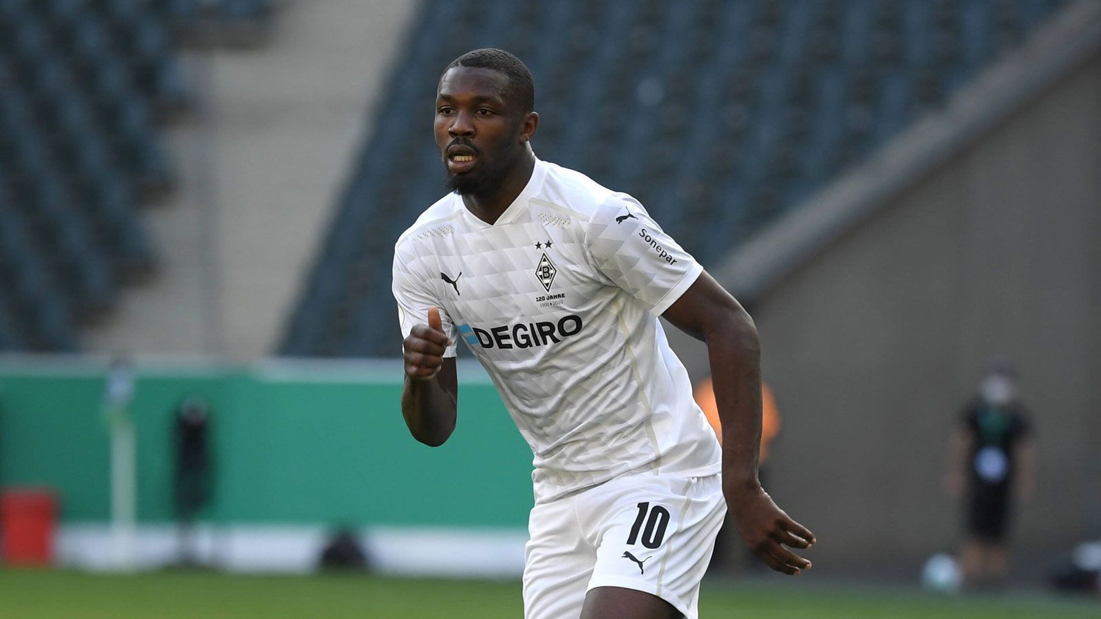 
                <strong>Marcus Thuram (Borussia Mönchengladbach)</strong><br>
                Kommt in der 56. Minute in die Partie. Sorgt für die erste Offensivszene der Gladbacher in der zweiten Hälfte, als er Hummels zu einem riskanten Tackling zwingt. Sonst bleibt der Stürmer blass. ran.de-Note: 4
              