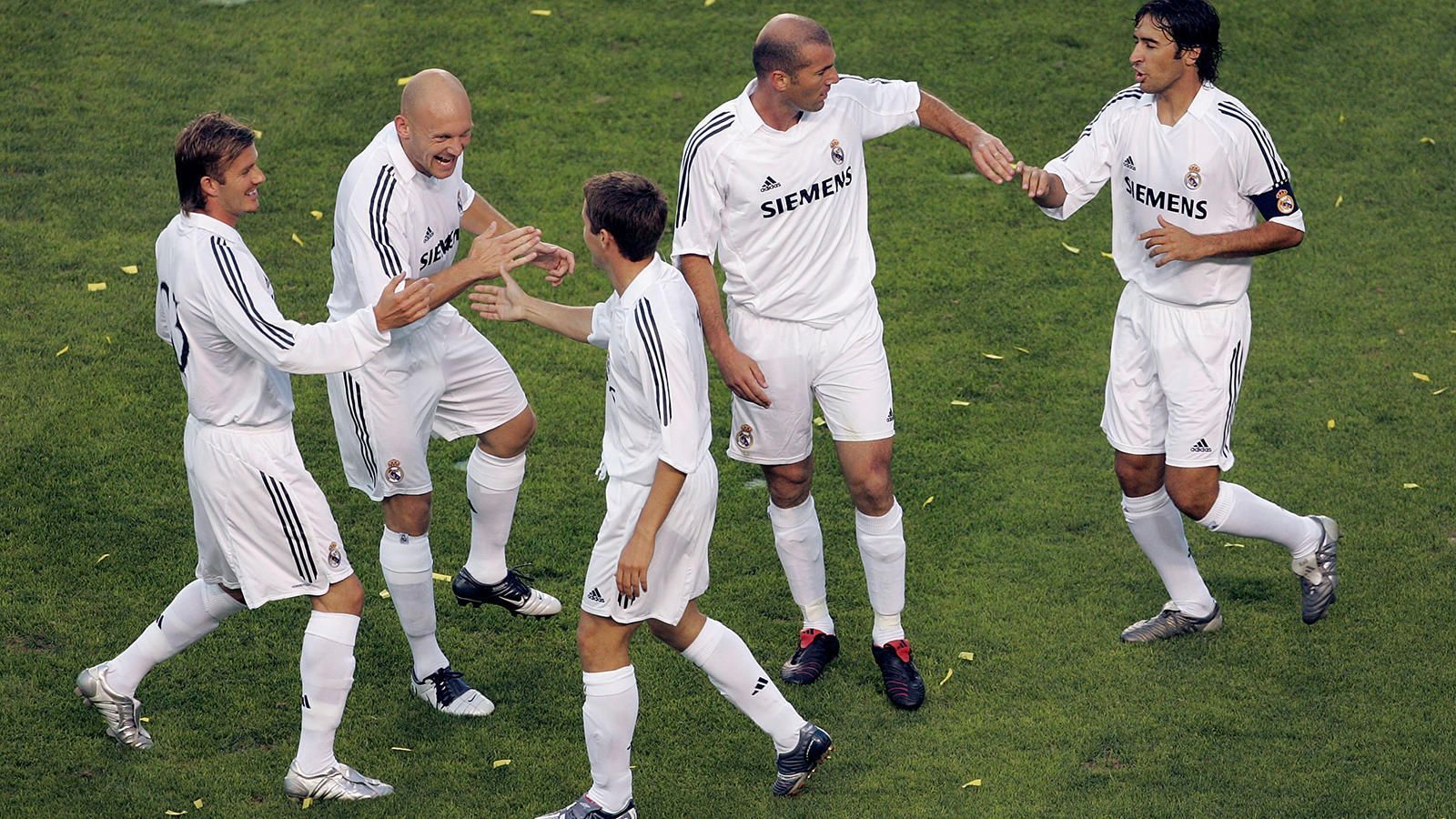 
                <strong>Reals Vergessene</strong><br>
                Einmal für Real Madrid spielen - es ist der Traum eines jeden Jungen, der auf der Straße kickt. Das majestätische Real Madrid. Aber für Profi-Fußballer ist es dann oft nicht spielen, sondern nur auf der Bank versauern - wenn überhaupt auf der Bank Platz ist. Ein Blick auf Akteure, die man gar nicht mehr mit Real in Verbindung bringt.
              