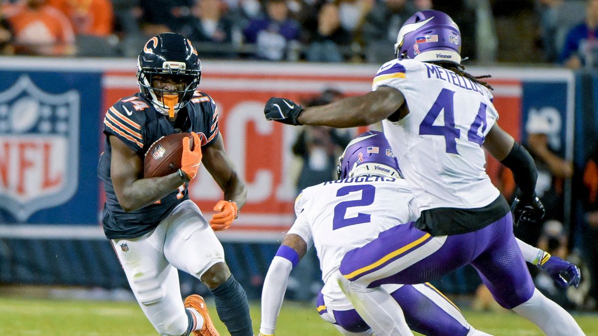 Chicago Bears wide receiver Olamide Zaccheaus (14) makes a first down during the second quarter against the Minnesota Vikings at Soldier Field in Chicago on Monday, September 8, 2025. PUBLICATIONxI...
