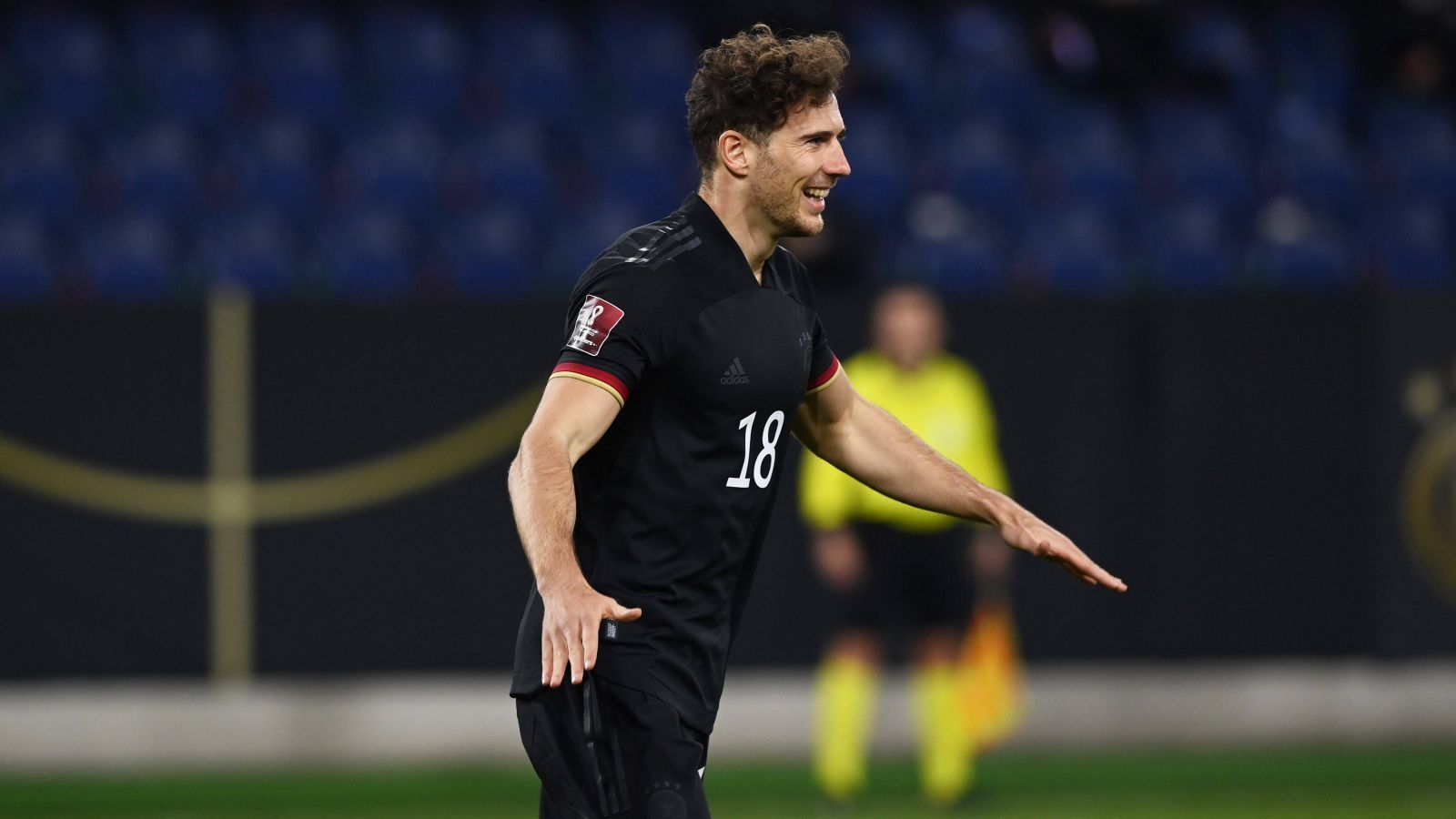 
                <strong>Leon Goretzka</strong><br>
                Satter Abschluss von ihm besorgt die Blitzführung. Immer wieder mit gefährlichen Offensivaktionen, arbeitet aber auch gut gegen den Ball. Durchaus ein Bewerbungsschreiben für einen Stammplatz von Goretzka, der in der 71. Minute für Florian Neuhaus Platz macht. ran-Note: 2
              