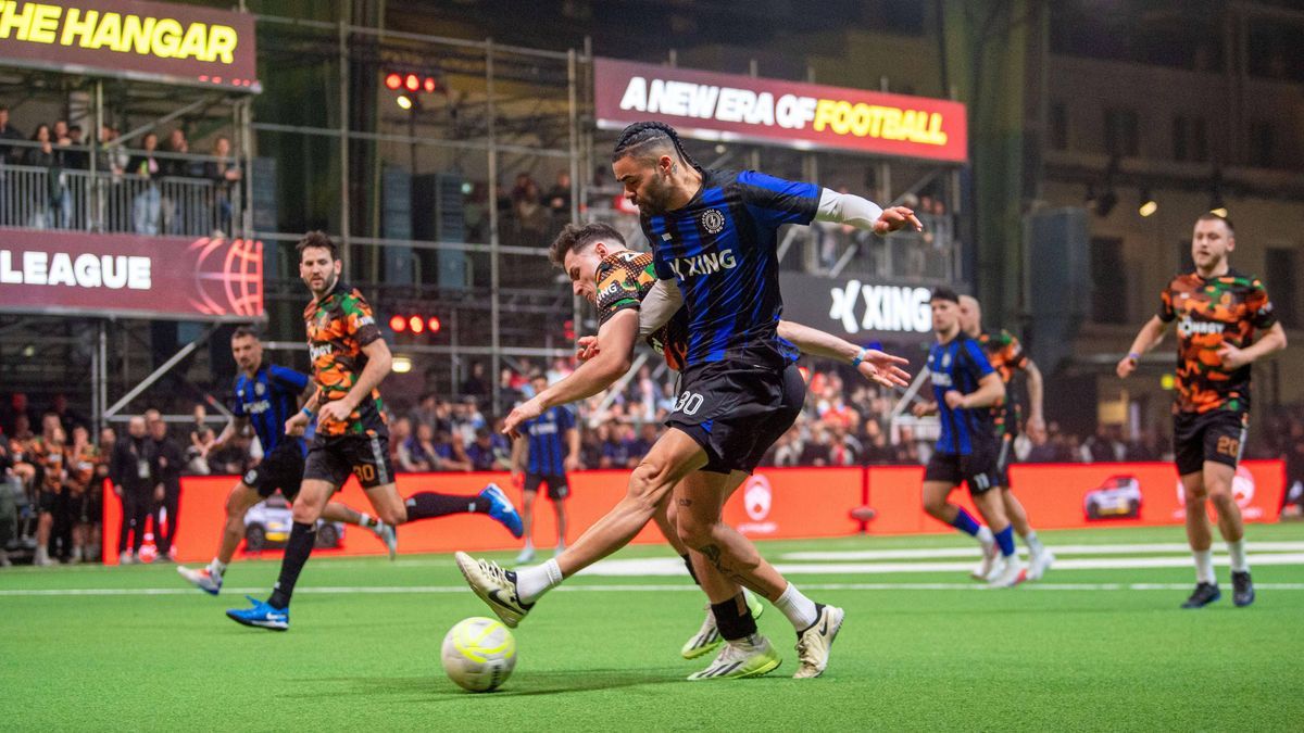 Fußball, Herren, Season 3, Baller League (2. Spieltag), im Bild: v.l. Yannick Zierden (Gönrgy Allstars), Stanley Ratifo (FC Nitro), 10.03.2025, *** Soccer, Men, Season 3, Baller League 2 Matchday ,...