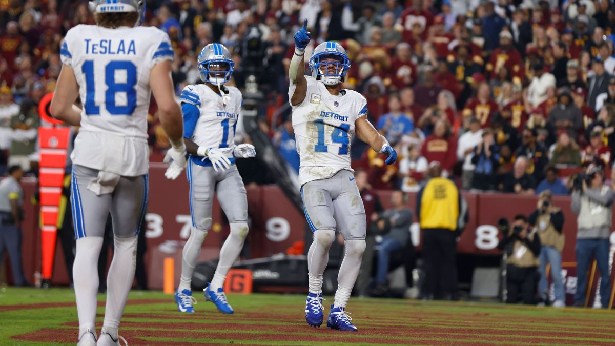 NFL, American Football Herren, USA Detroit Lions at Washington Commanders Nov 9, 2025; Landover, Maryland, USA; Detroit Lions wide receiver Amon-Ra St. Brown (14) celebrates a touchdown during the ...
