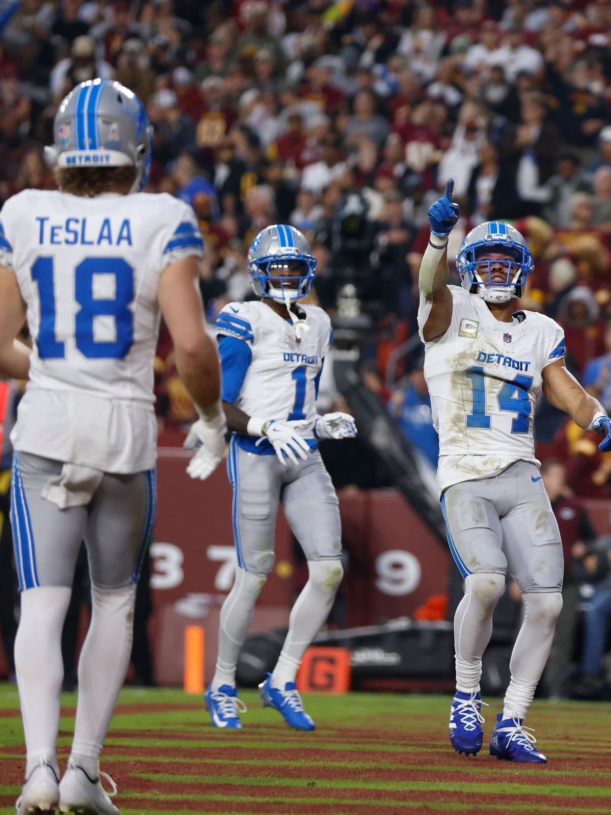 NFL, American Football Herren, USA Detroit Lions at Washington Commanders Nov 9, 2025; Landover, Maryland, USA; Detroit Lions wide receiver Amon-Ra St. Brown (14) celebrates a touchdown during the ...
