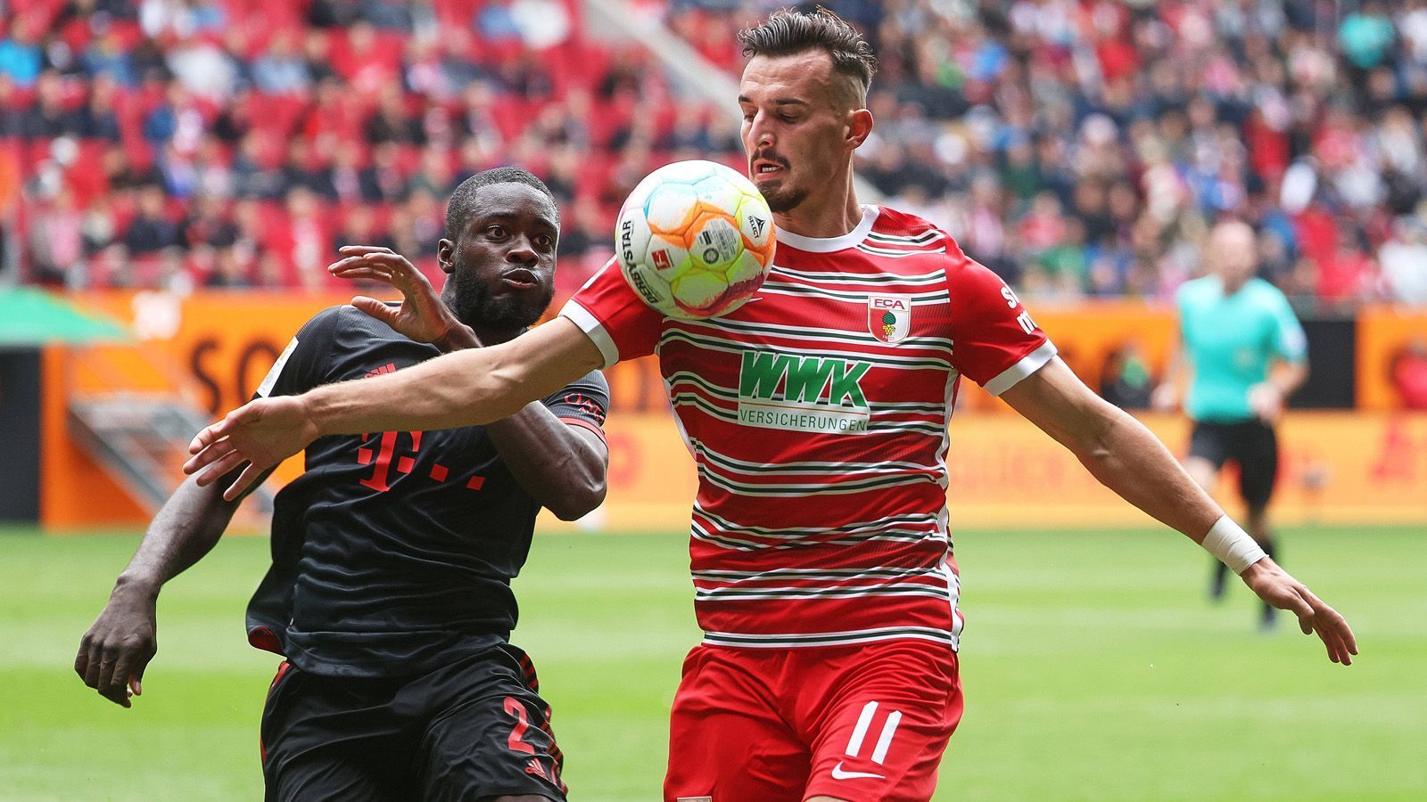 
                <strong>Dayot Upamecano</strong><br>
                Nach Hernandez' Muskelbündelriss und vor allem seiner starken Leistung beim 2:0 gegen Barcelona in der Zentrale vorerst gesetzt. Gewinnt aber nur 37 Prozent seiner Zweikämpfe, leitet mit einem verunglückten Kopfball die Großchance von Niederlechner ein (24.) und ist auch beim 0:1 nicht auf der Höhe. ran-Note: 4
              