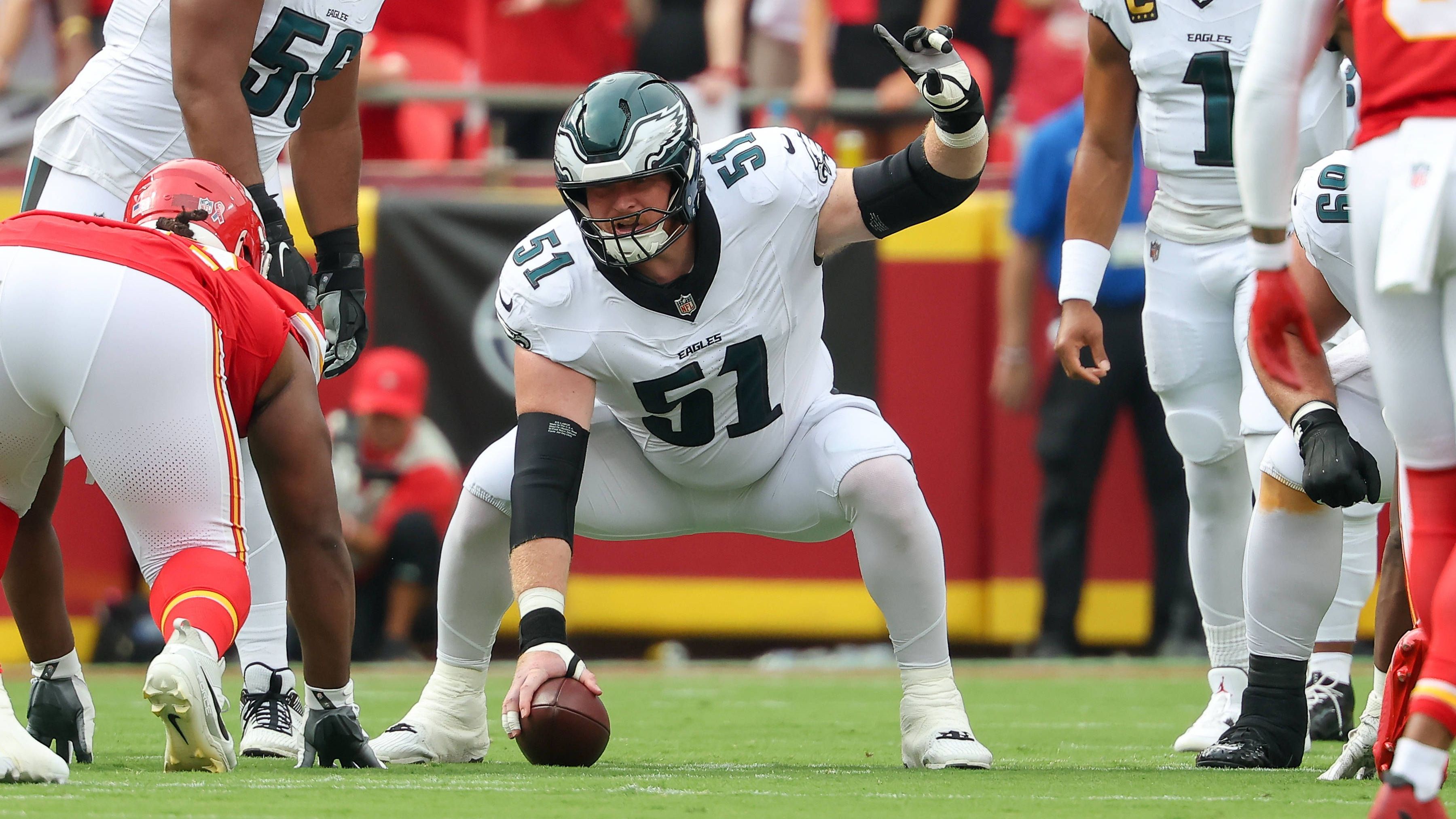 <strong>Cam Jurgens (Philadelphia Eagles)</strong><br>Auch Center Cam Jurgens fällt mit einer Knieverletzung aus. Genauso wie Cornerback Adoree' Jackson (Gehirnerschütterung). Defensive End Brandon Graham hat nach seinem Rücktritt vom Rücktritt zwar am Donnerstag und Freitag voll mittrainiert, wird aber gegen die Giants ebenfalls noch nicht mit dabei sein, wie sein Team am Freitag mitteilte.