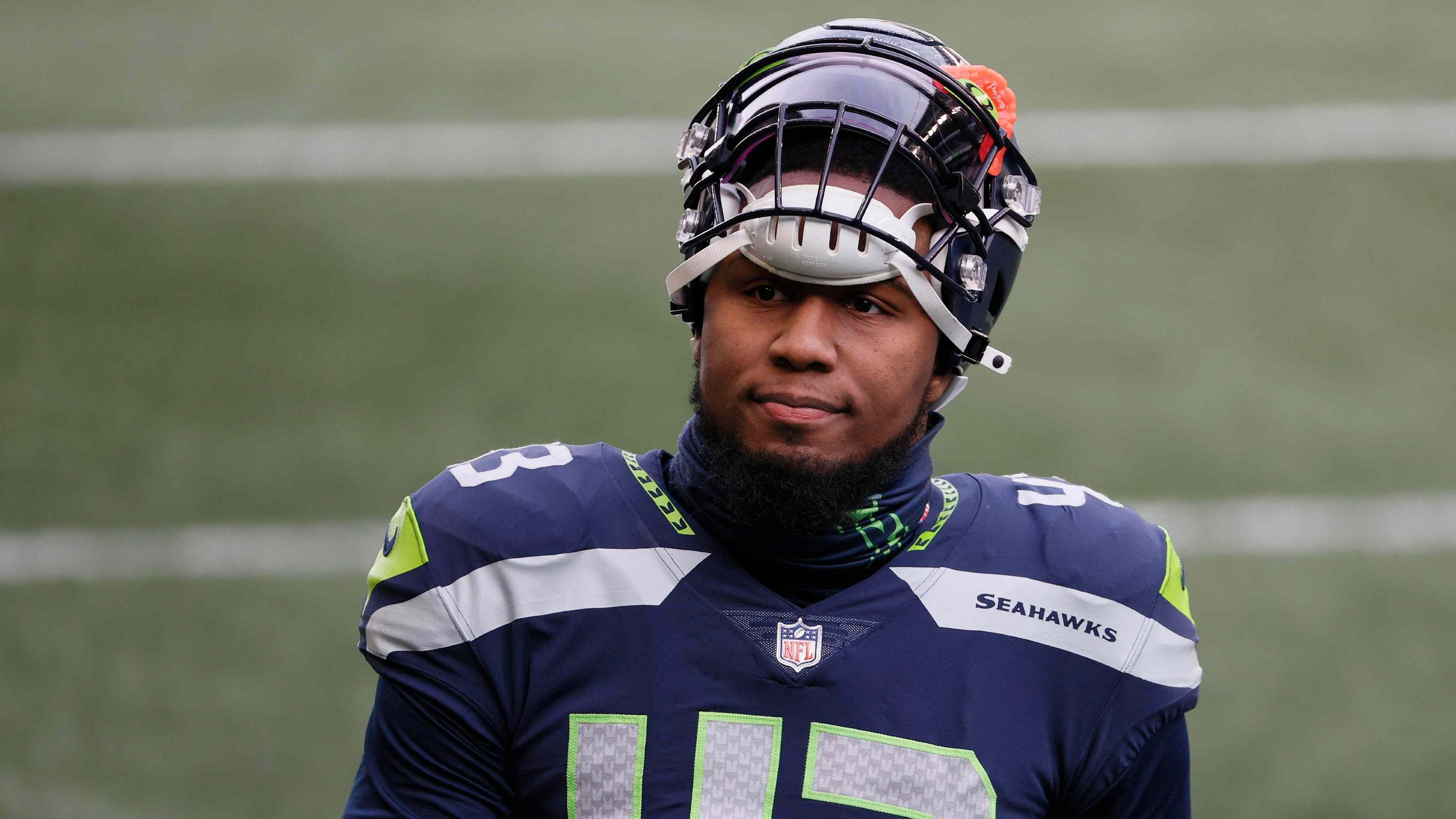 
                <strong>Carlos Dunlap (Seattle Seahawks) </strong><br>
                Position: Defensive End - Cap Hit 2021: 14,01 Millionen US-Dollar - Das könnte das Team bei einer Entlassung sparen: 14,01 Millionen US-Dollar - "Dead Money" (Verlust): /
              