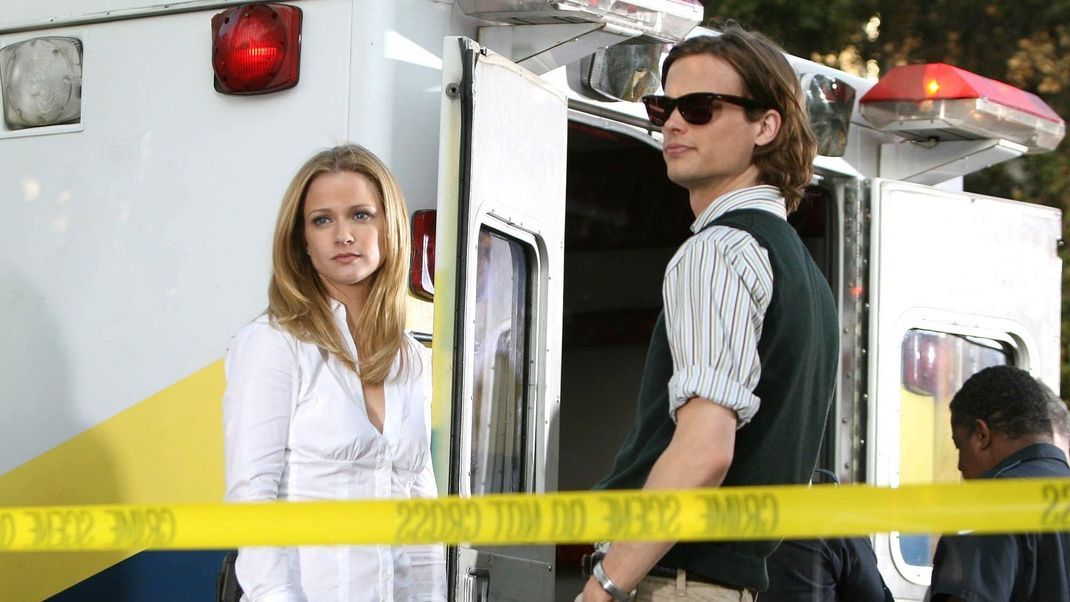 A.J. Cook & Matthew Gray Gubler in ihren Rollen als Jennifer Jareau und Spencer Reid.