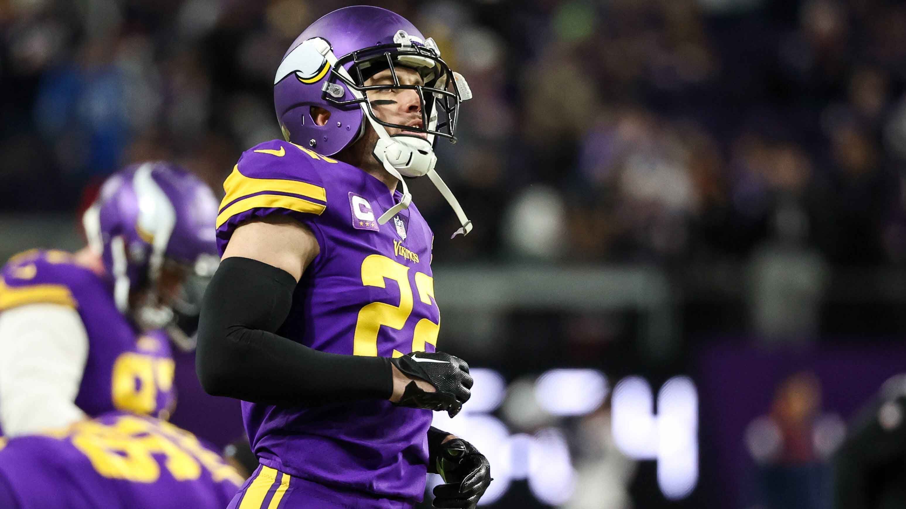 
                <strong>Platz 31: Minnesota Vikings</strong><br>
                &#x2022; Cornerback-Starter: Andrew Booth Jr., Byron Murphy Jr.<br>&#x2022; Cornerback-Backups: Mekhi Blackmon, John Reid, Tay Gowan, Akayleb Evans, Joejuan Williams, Kalon Barnes<br>&#x2022; Safety-Starter: Harrison Smith, Camryn Bynum<br>&#x2022; Safety-Backups: Josh Mettelus, Jay Ward, Lewis Cine, Theo Jackson<br>Die Namen bei den Vikings lesen sich an sich gar nicht so schlecht. Allen voran Harrison Smith auf der Safety-Position. Allerdings haben die Vikings in der vergangenen Saison unterdurchschnittliche Quarterbacks, die teilweise keinen Job mehr haben, gut aussehen lassen. Zudem haben sie mit Patrick Peterson ihren besten Corner verloren. Ob Byron Murphy das besser machen kann, steht in den Sternen.
              