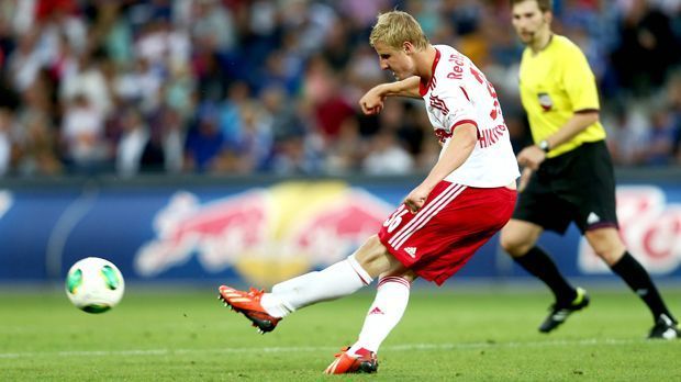 
                <strong>Martin Hinteregger</strong><br>
                Martin Hinteregger: Der Österreicher beweist, dass man auch in einem Testspiel berühmt werden kann. Beim Vorbereitungsspiel von RB Salzburg gegen Schalke 04 ist die große Sternstunde des Innenverteidigers. Mit links zieht er aus 60 Metern ab.
              