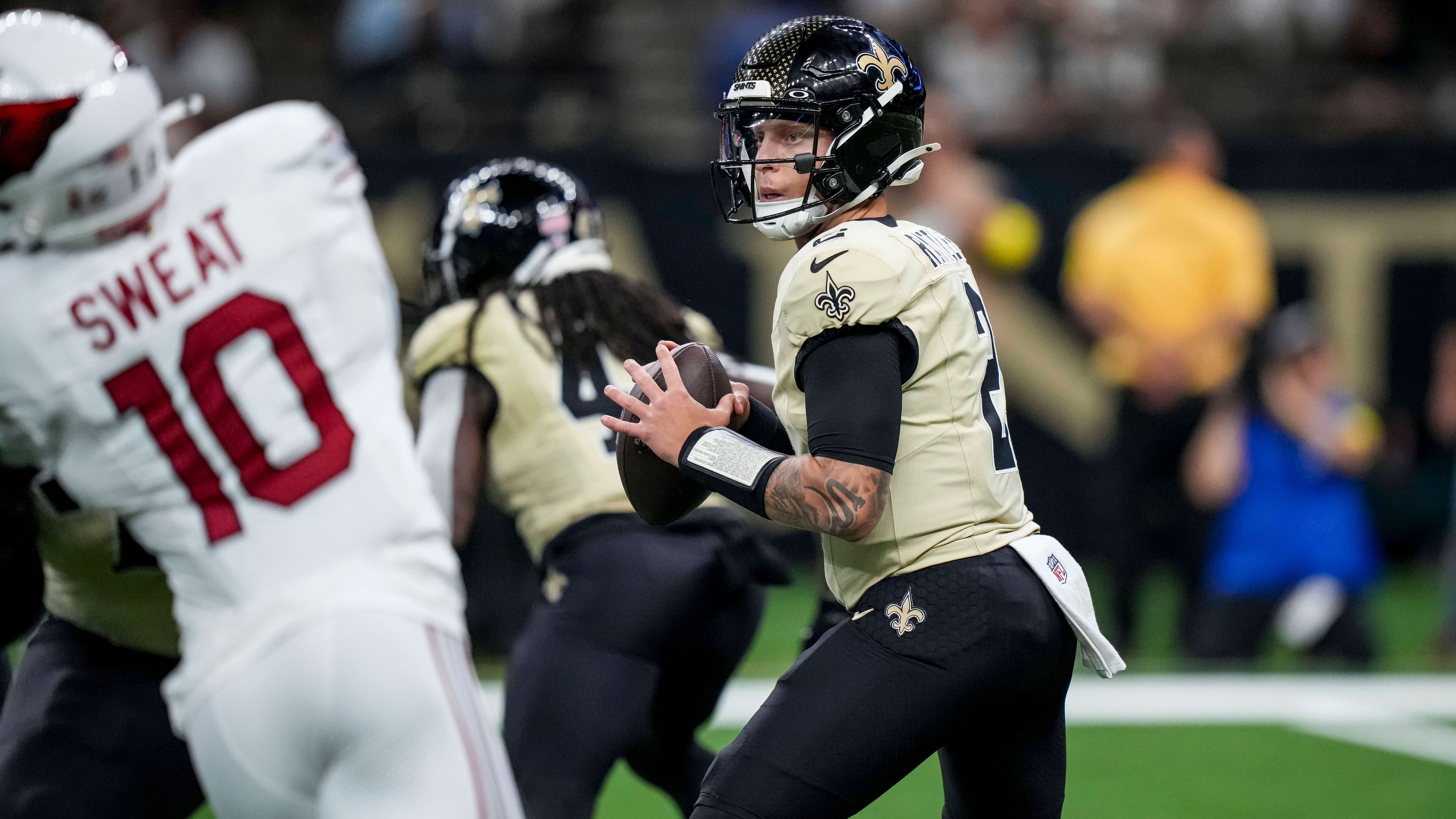 <strong>Platz 32: Spencer Rattler (New Orleans Saints)</strong><br>Die quasi nicht vorhandenen Erwartungen an die Saints und Rattler hat der Spielmacher zum Saisonauftakt durchaus übertroffen, dennoch reicht es nur zum letzten Platz im Ranking. Er spielt mit Herz und Härte, aber seine Fähigkeiten sind nun einmal limitiert.