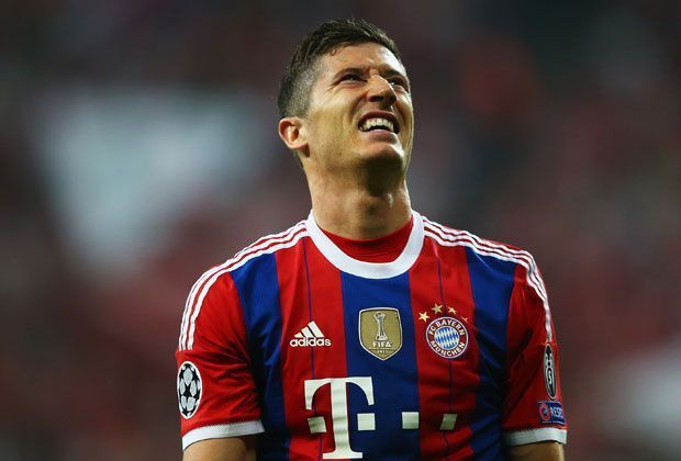 
                <strong>Robert Lewandowski</strong><br>
                Lewandowski, vor der Saison vom BVB gekommen, sitzt zum ersten Mal auf der Bayern-Bank. Der Torschützenkönig der Vorsaison wurde zwei Mal deutscher Meister (2010/11, 2011/12). Sein Marktwert liegt bei 50 Millionen Euro. Kam in der 66. Minute für Xherdan Shaqiri. 
              