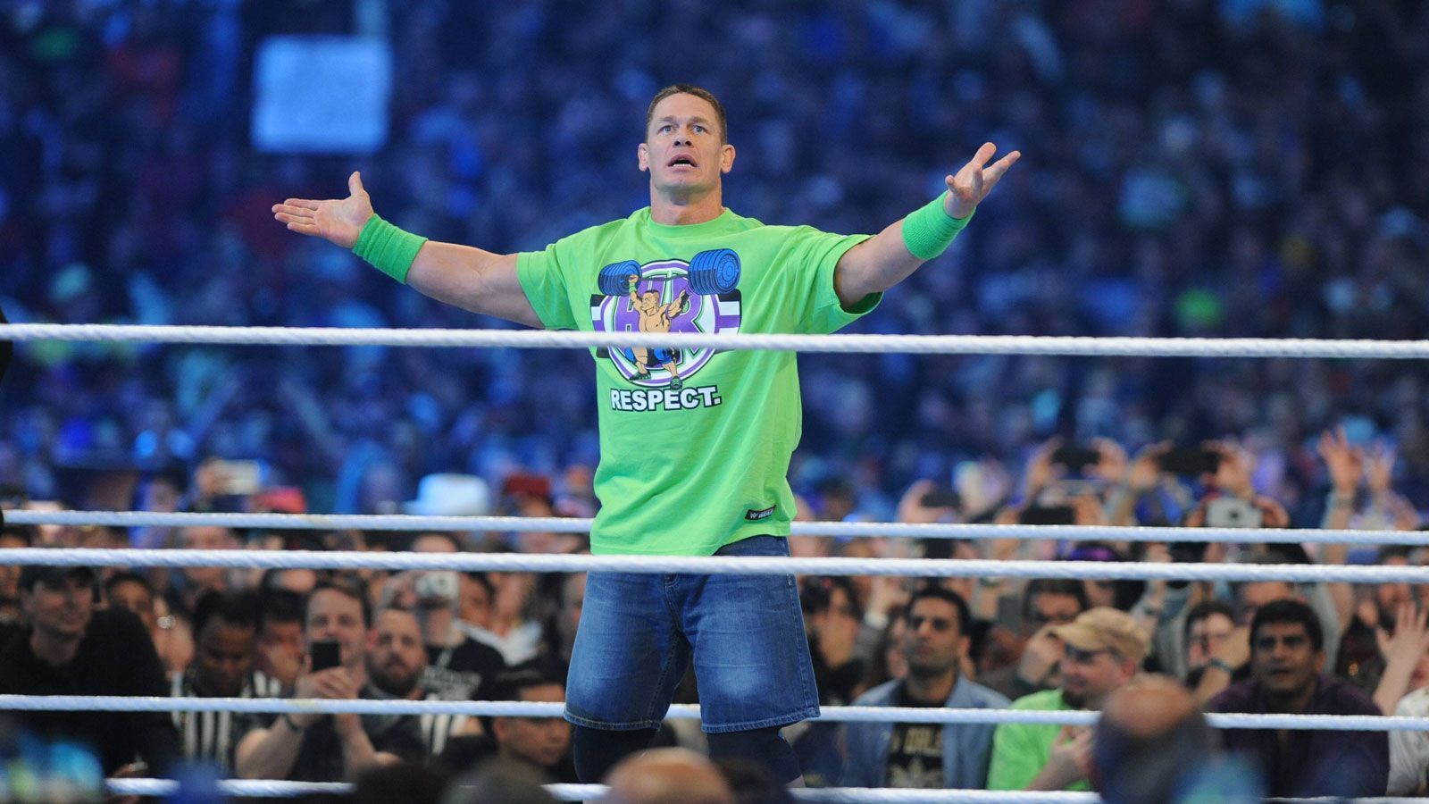 
                <strong>John Cena: Chauffeur</strong><br>
                Heutzutage ist John Cena nicht nur einer der bekanntesten Stars der WWE, sondern auch ein gefragter Schauspieler. Bevor er im Wrestling-Ring mehrere Weltmeistertitel gewann, arbeitete der 43-Jährige als Limousinen-Chauffeur in Boston. Wie er vor einigen Jahren bei "Late Night with Seth Meyers" verriet, sei er allerdings kein guter Chauffeur gewesen und habe sich ständig verfahren. Zu seinem ersten Termin verspätete sich der WWE-Star erst um drei Stunden, dann benötigte er für die Strecke zum Flughafen in Boston fast 120 Minuten. Seine ungeduldigen Kunden verpassten dadurch ihren Flug.
              