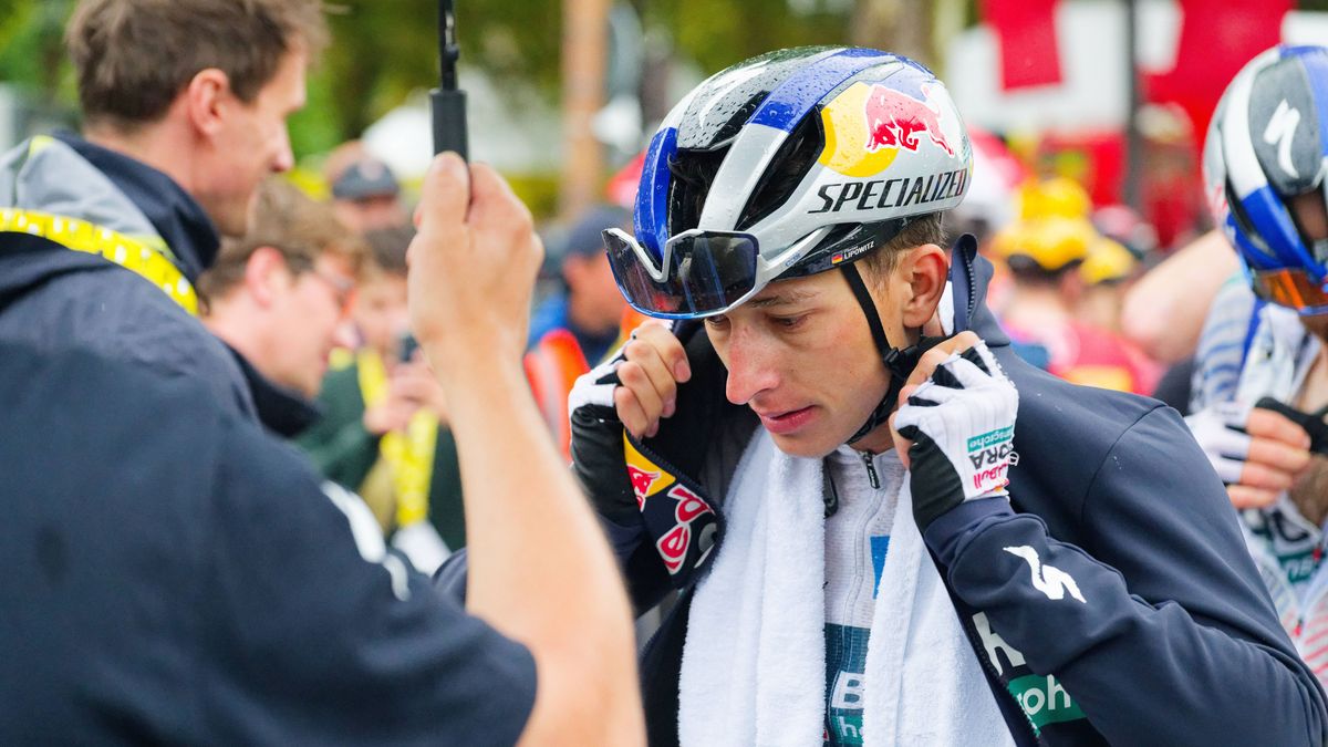 Tour de France 2025 Tour de France 2025. Die 21. und letzte Etappe am 27. Juli 2025 ging über 132 km von Mantes-La-Ville nach Paris und endete auf dem Champs d‘ Elysee. Florian Lipowitz nach dem Re...