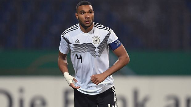 
                <strong>Jonathan Tah (Bayer Leverkusen)</strong><br>
                Als Überraschungskandidat der Innenverteidigung würde bei mir Leverkusens Jonathan Tah eine Nominierung für die WM erhalten. Der 22-Jährige, der vor über zwei Jahren im DFB-Team debütierte, spielte zuletzt eine starke Saison für die "Werkself" (28 Liga-Einsätze) und leistete seinen Beitrag, dass Bayer nächste Saison wieder international vertreten ist.
              