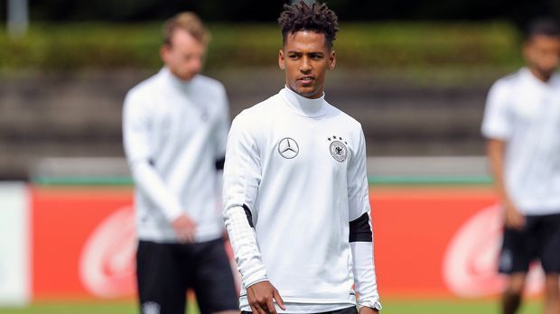 
                <strong>Thilo Kehrer</strong><br>
                Position: AbwehrVerein: FC Schalke 04
              