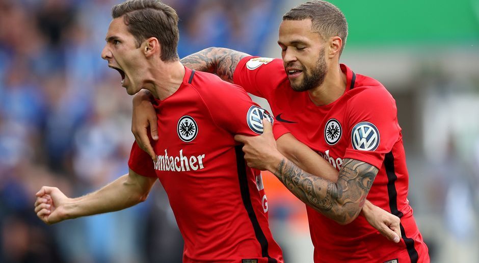 
                <strong>Platz 14: Eintracht Frankfurt</strong><br>
                Heribert Bruchhagen ist bei der Eintracht Geschichte. Nun sitzt mit Fredi Bobic als Vorstand Sport ein neuer Mann an den Schalthebeln. Und der macht Frankfurt zum Ausbildungsverein für die ganz großen Klubs: Von Real Madrid, Manchester United, dem FC Chelsea und dem AC Florenz kamen Spieler in diesem Sommer zumeist per Leihe an den Main. Allerdings ist der Abgang von Abwehrkante Carlos Zambrano zu Rubin Kasan ein echter Genickschlag. Am Ende wird es wieder eng, aber Frankfurt bleibt erstklassig.
              