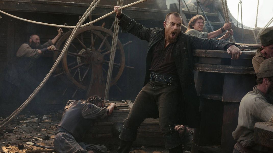 In "Black Sails" schippert Captain J. Flint (Toby Stephens) mit seiner Crew über die Weltmeere!