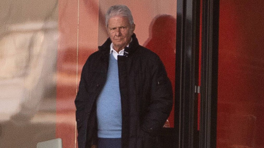 
                <strong>TSG Hoffenheim</strong><br>
                In Hoffenheim heißt der prägende Kaufmann nicht Fugger, sondern Dietmar Hopp. Als Mitbegründer des Software-Unternehmens SAP ist er reich geworden und hat sich bei der TSG als Mäzen verdient gemacht. Da Computer im Deutschen auch Rechner genannt werden, würde die TSG im feinsten Denglisch zu den Hoffenheim Calculators werden.
              