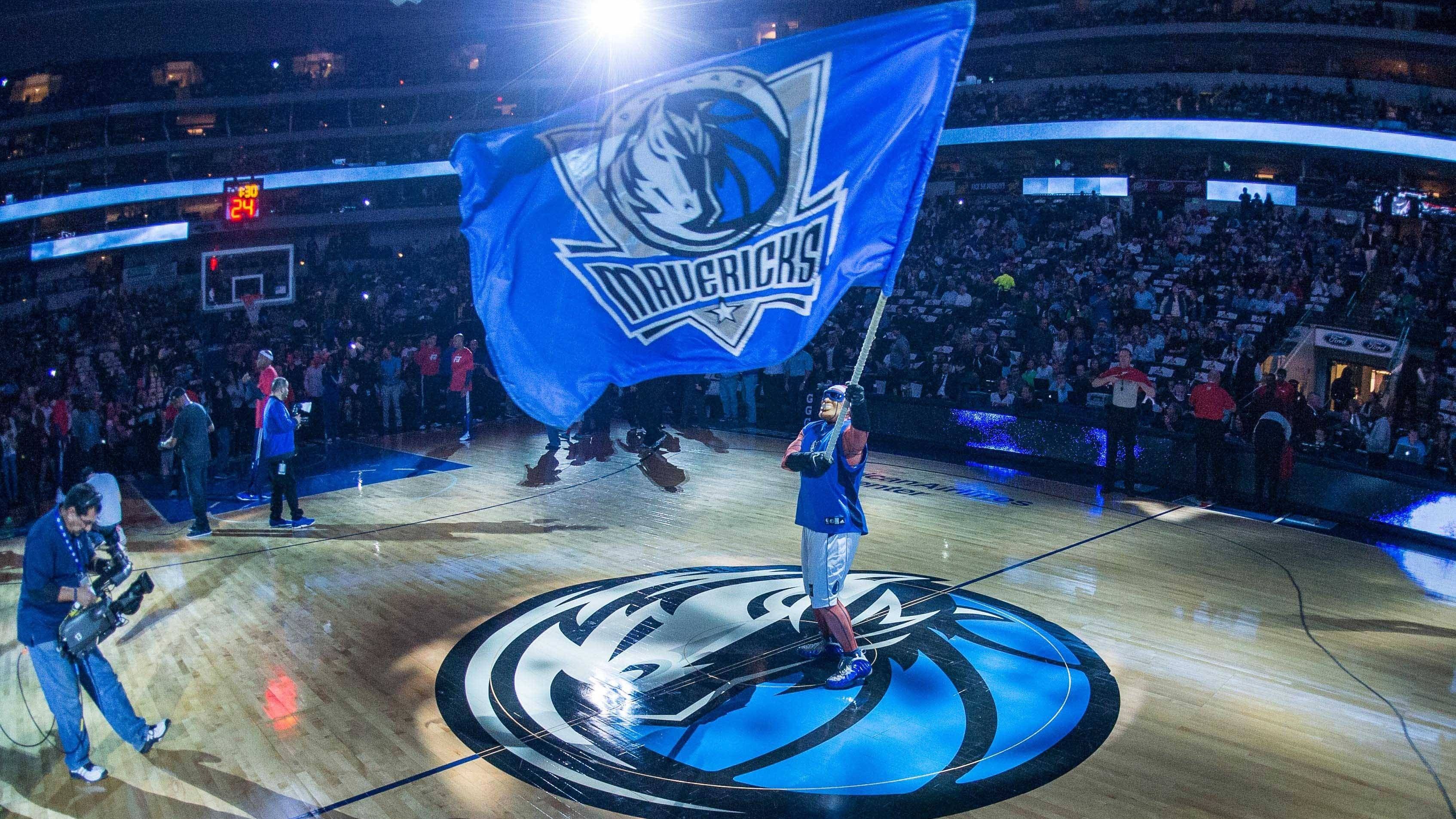 <strong>Dallas Mavericks</strong><br>Auch die Dallas Mavericks gingen aus einen Namenswettbewerb hervor. 1980 standen die Vorschläge Mavericks, Wranglers und Express im Finale. Teambesitzer Donald Carter entschied sich schließlich für Mavericks. Der Name bedeutet übersetzt "Einzelkämpfer" und lehnt sich an die US-Western-TV-Serie Maverick aus den 50ern und 60ern an.