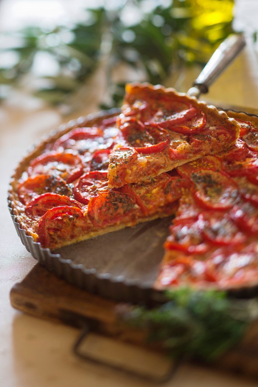 Enie backt: Rezept-Bild Tomaten-Tarte mit Zwiebelconfit	