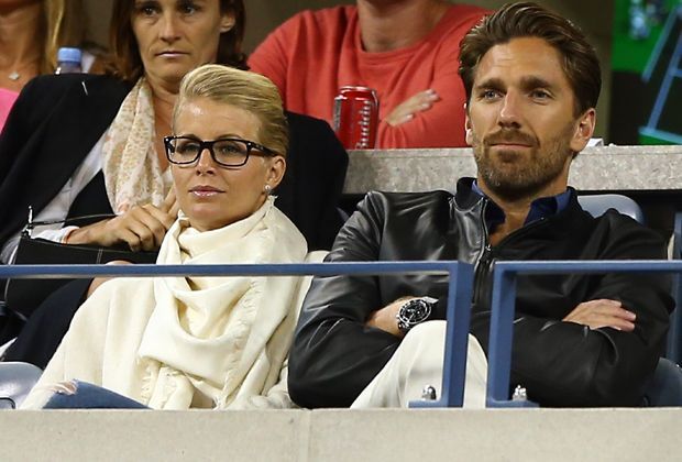 
                <strong>Henrik Lundqvist </strong><br>
                Der schwedischer Eishockeytorwart Lundquvist, der seit 2005 für die New York Rangers spielt, saß bei Familie Federer in der Box. Mit seiner Frau Theresa Andersson schaute er sich das Match von Roger Federer gegen den Australier Samuel Groth an. 
              