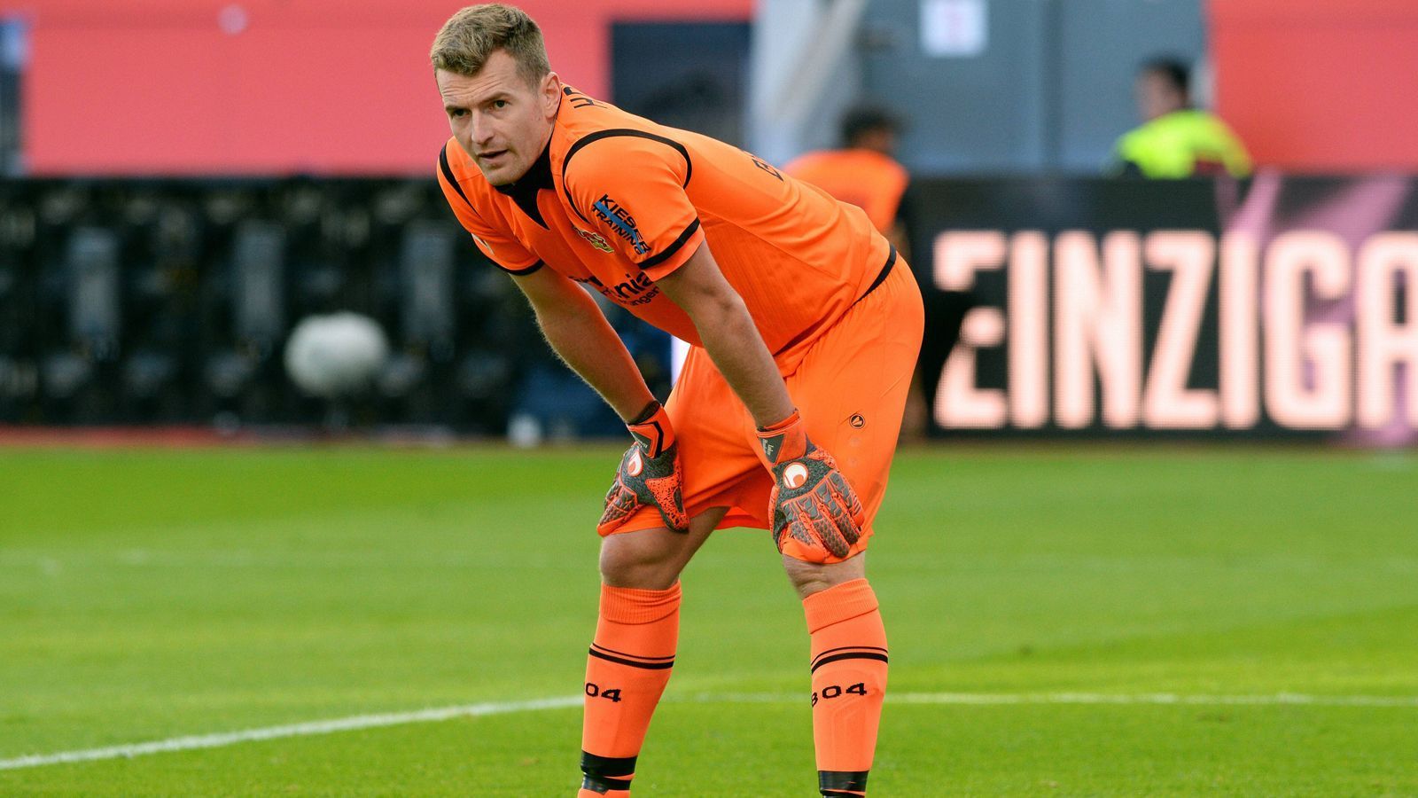 
                <strong>Lukas Hradecky (Bayer Leverkusen)</strong><br>
                Paraden in der Saison 2018/19: 26Saison-Einsätze: 8
              