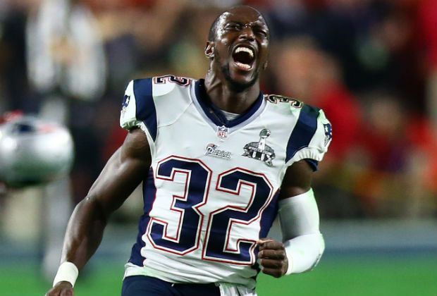 
                <strong>14. Devin Mccourty (19.3 Millionen)</strong><br>
                Neuer Vertrag, neues Glück. Super-Bowl-Sieger Devin Mccourty unterschrieb erst kürzlich einen neuen Vertrag bei den Patriots. 250.000 Dollar Werbeeinnahmen und 19.1 Millionen Dollar Gehalt garantieren ihm Platz 14 in der Liste.
              