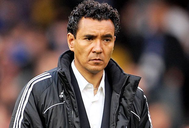 
                <strong>Ricardo Moniz (26. April 2010 bis 23. Mai 2010)</strong><br>
                Nach der Entlassung von Bruno Labbadia übernahm Ricardo Moniz interimsweise für zwei Ligaspiele (Siegquote 50 %) den Posten des Cheftrainers. Mit dem HSV stand der Niederländer zwar im Halbfinale der Europa League, schied aber gegen den FC Fulham aus.
              