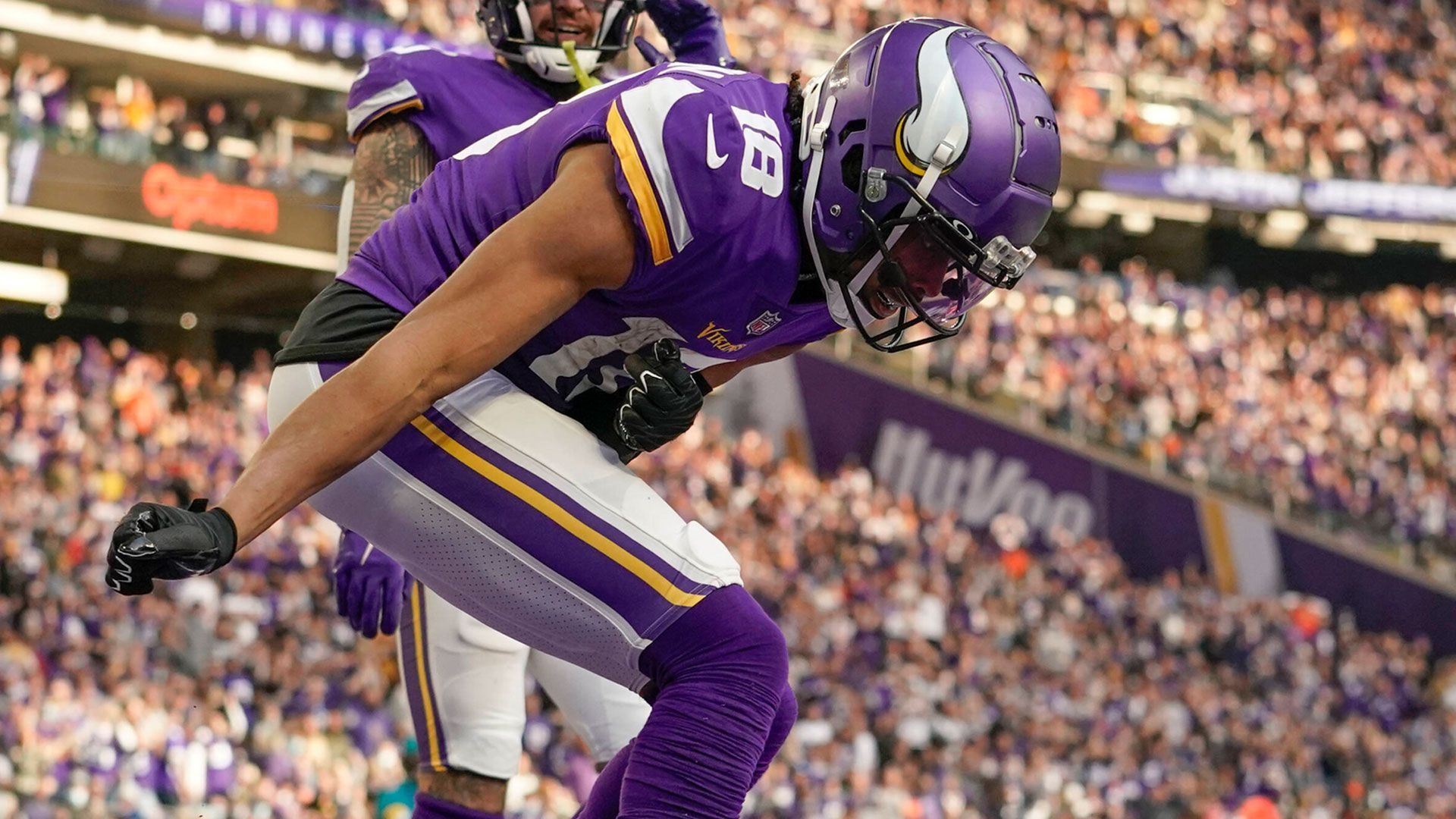 
                <strong>Vermeintlich einfacher Spielplan für die Vikings</strong><br>
                Optimistischer auf den Spielplan blicken werden die Minnesota Vikings. Für die "Wikinger" geht es in der Saison 2022 in zehn von 17 Spielen gegen Teams, die die Playoffs in der vergangenen Saison verpassten. Drei dieser Teams sind die Detroit Lions sowie die beiden New Yorker Klubs Giants und Jets.
              