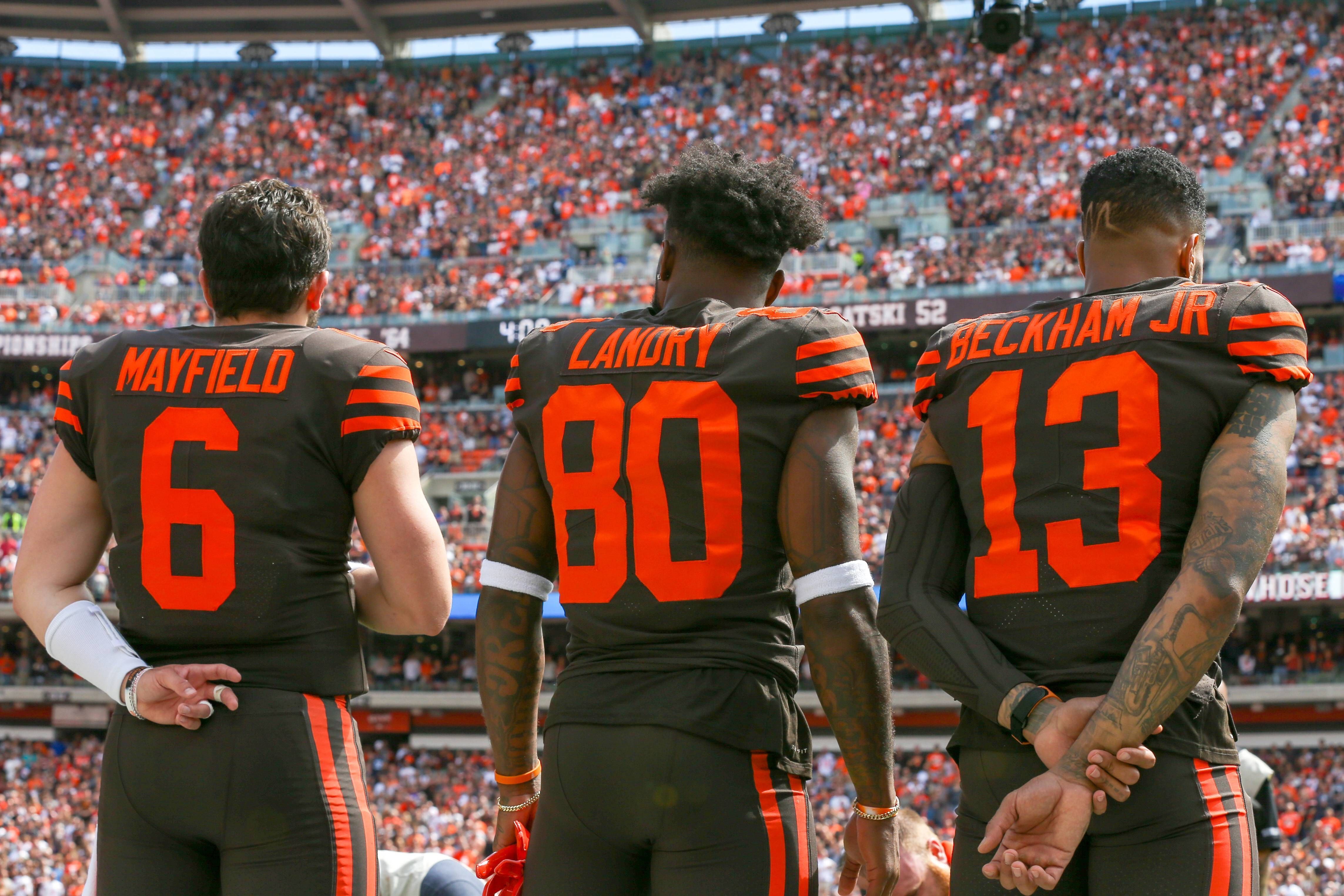 
                <strong>Cleveland Browns: Die gesamte Offense</strong><br>
                Baker Mayfield, Odell Beckham Jr., Jarvis Landry, Nick Chubb, Kareem Hunt, Austin Hooper und David Njoku: Was klingt wie das Fantasy-Team des typischen ran-Praktikanten, ist in Wahrheit die Offense der Cleveland Browns in der Saison 2020. Viele Optionen für Quarterback Mayfield, wenig Spielraum für die Egos der einzelnen Spieler. 
              